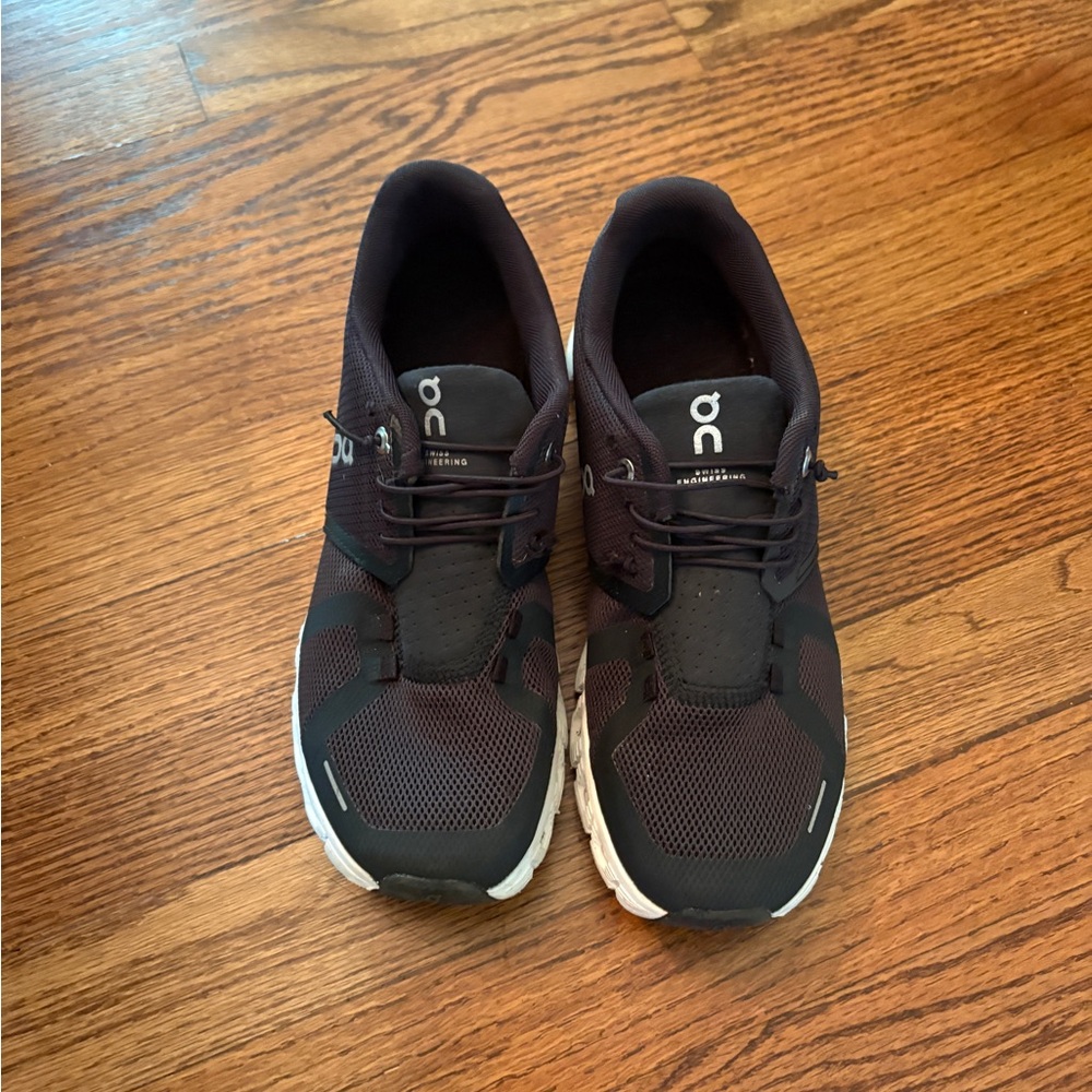 On Running Cloud 5 Women’s Black Sneakers